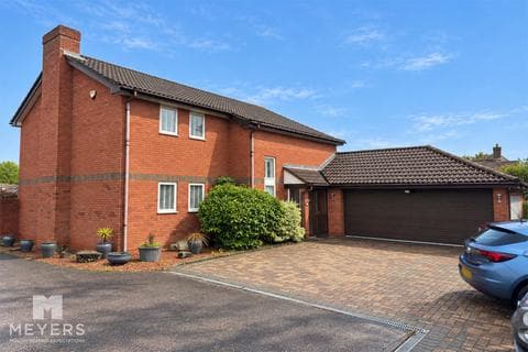 5 bedroom detached house for sale