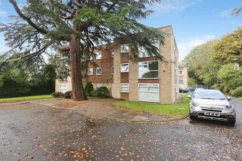 3 bedroom flat for sale