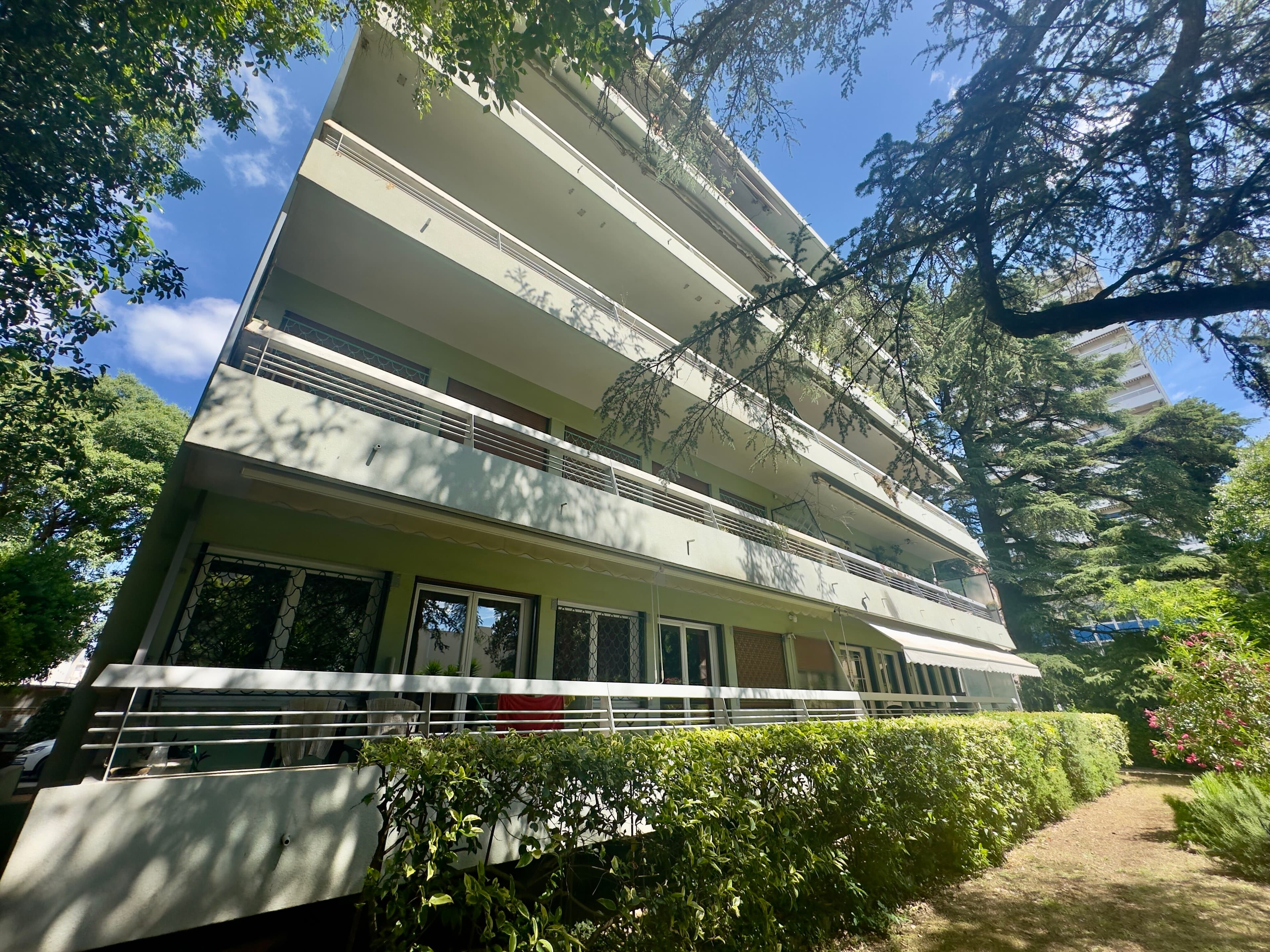 VIAGER OCCUPÉ: appartement T3 de 92 m2.