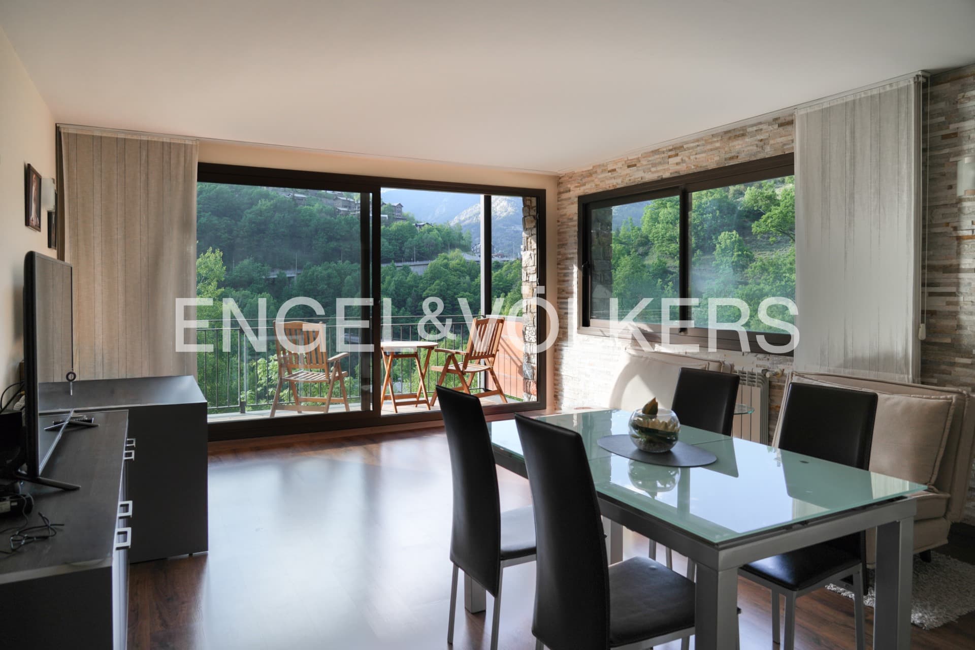 Piso seminuevo alquilado en venta en Anyós, Edificio Font Amagada, con terraza, parking y trastero