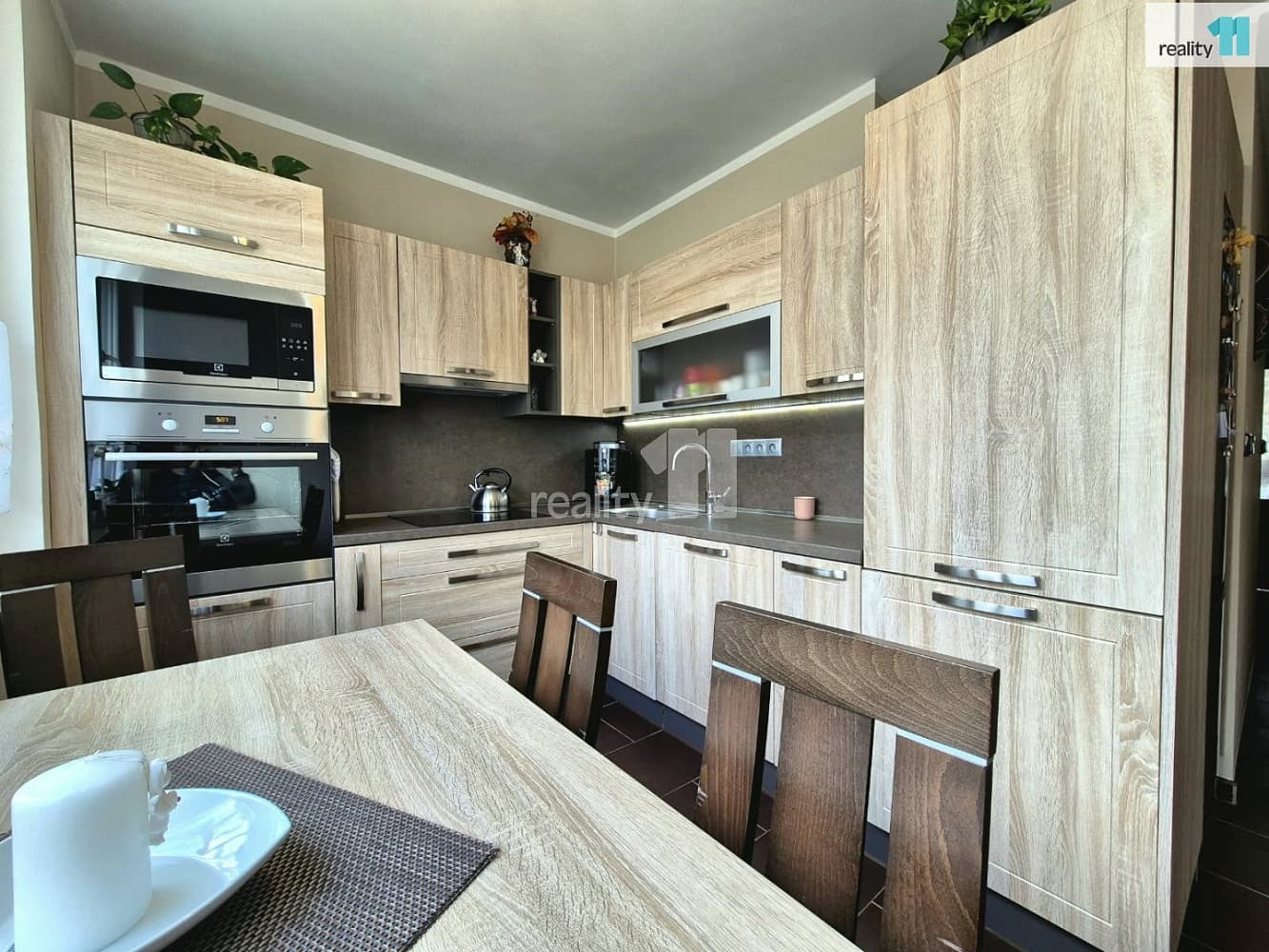 4 rooms, 84.0 m² in As_Cz