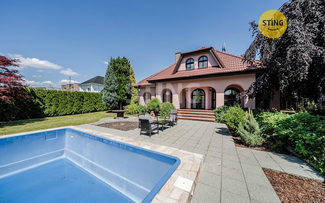 8 rooms, 249.0 m² in Frydek_Mistek