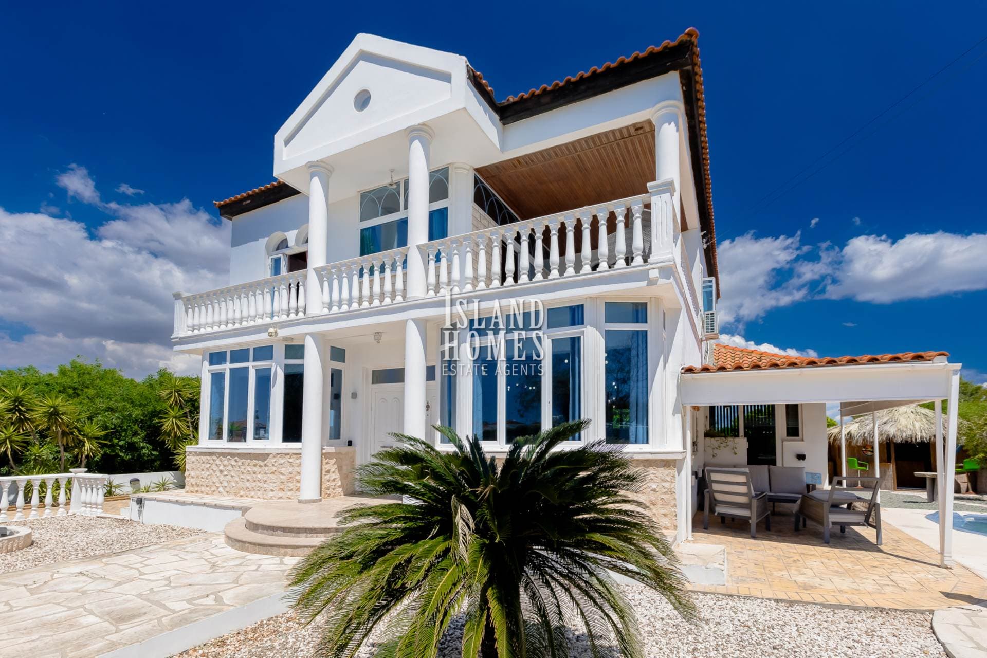 3 bedroom, 2 kitchen, 2 bathroom, 1 WC detached villa on a 591m2 plot with JACUZZI POOL and TITLE DEED for share of land in Frenaros   FRE187