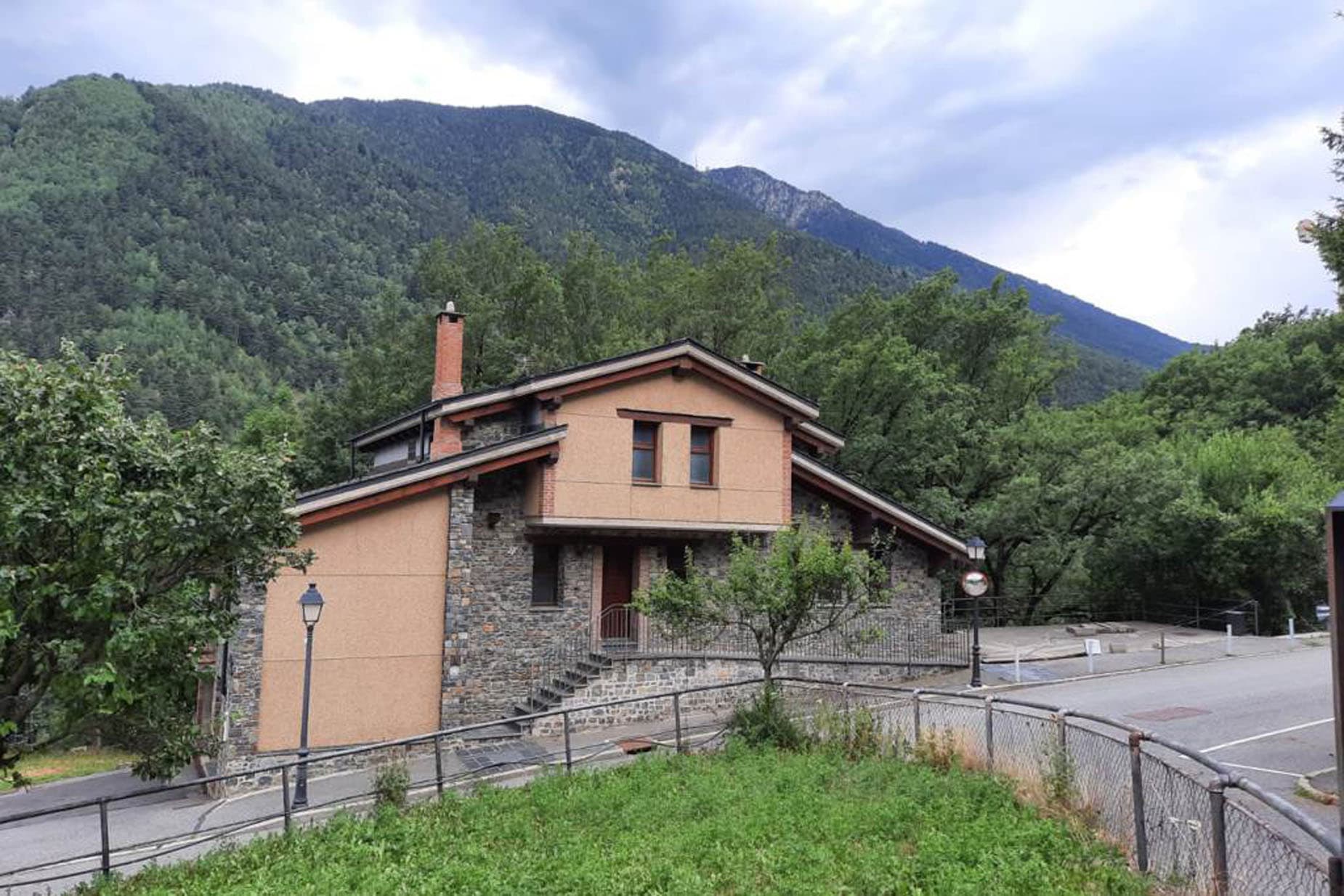 Chalet en venta en Sispony, 2 habitaciones, 548 metros