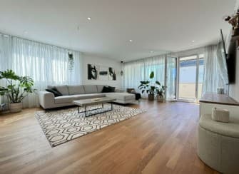Lichtdurchflutete Wohnung an zentraler Lage