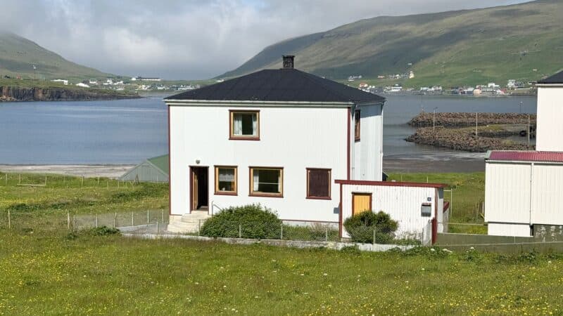 Í Støðni 5, Nes — 4r, 146m²