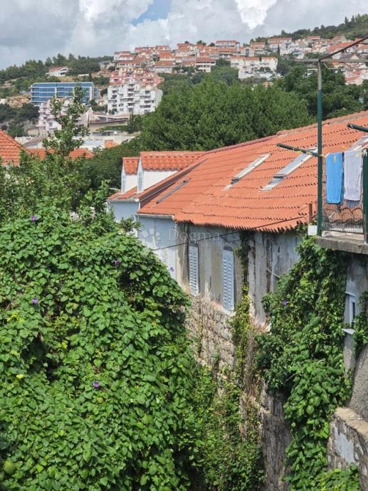 Prodaje se kuća za adaptaciju – Gruž