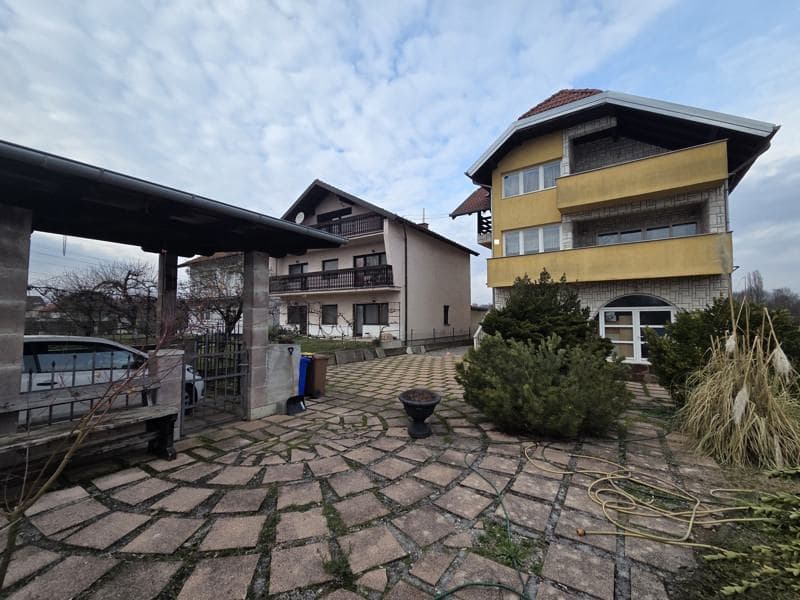Kuća: Mošćenica, 302.00 m2
