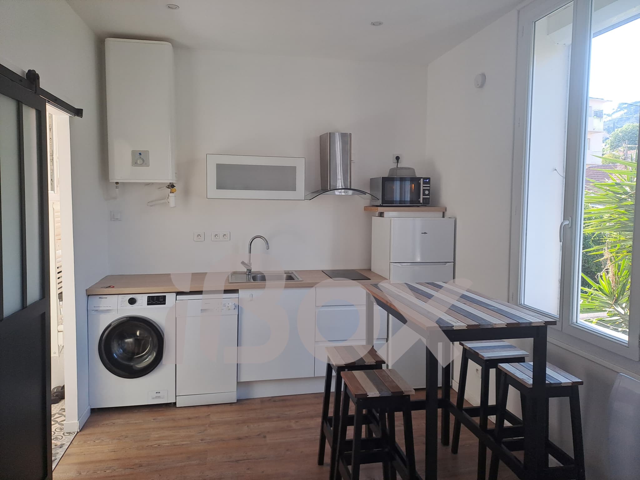 TOULON EST BAS FARON- STUDIO DE 20 M2 AU 1ER ETAGE