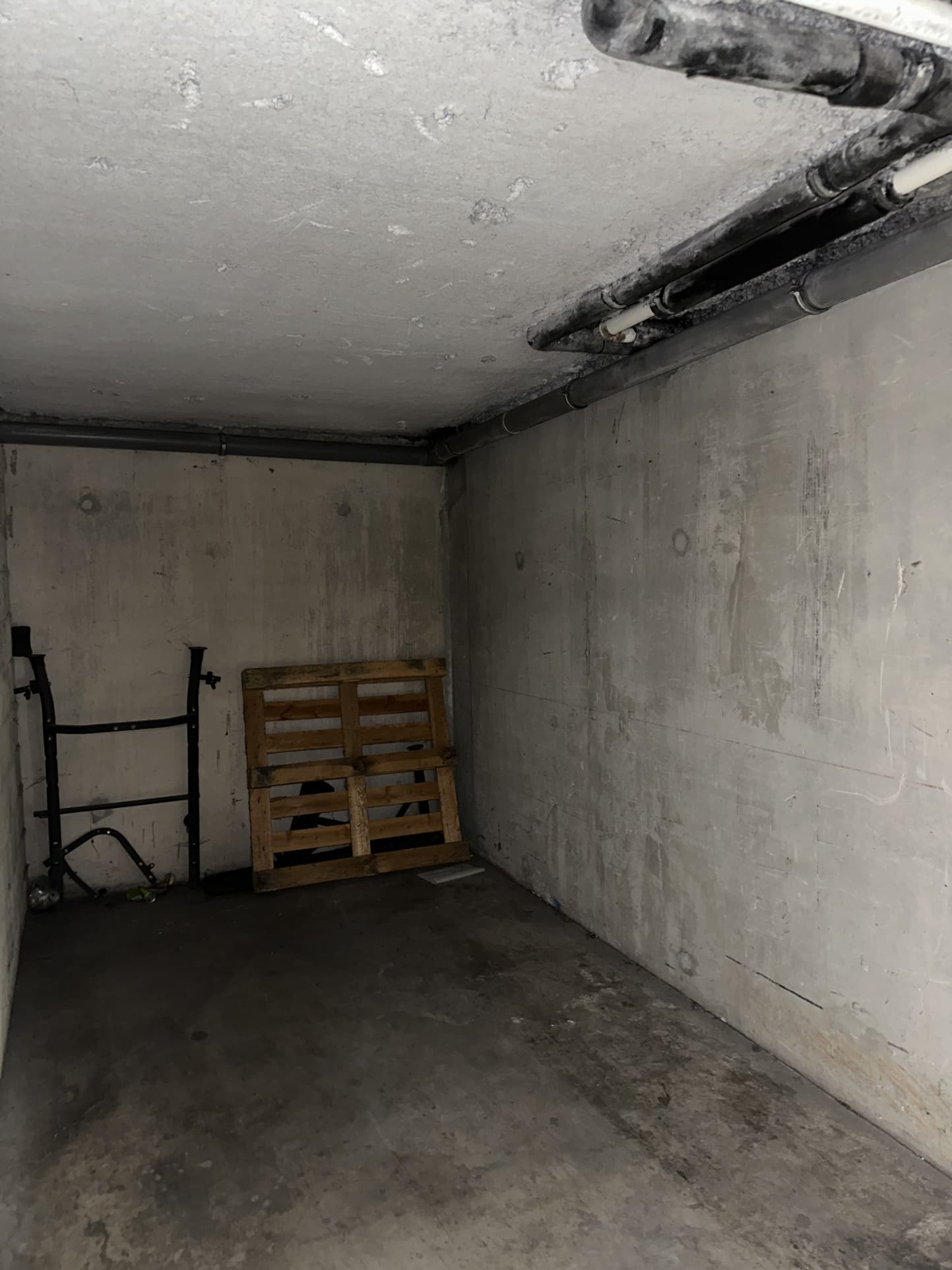 PLACE DE PARKING - 10M2 13003 MARSEILLE