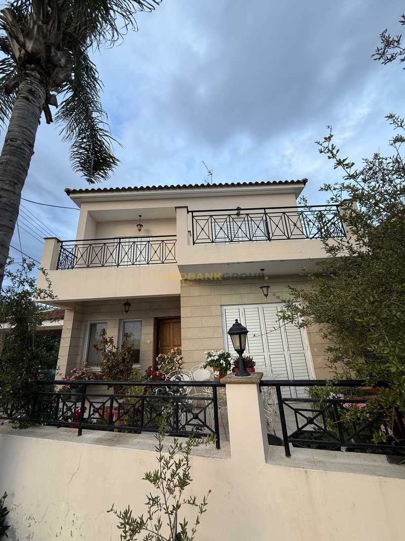 4-bedroom detached house for sale