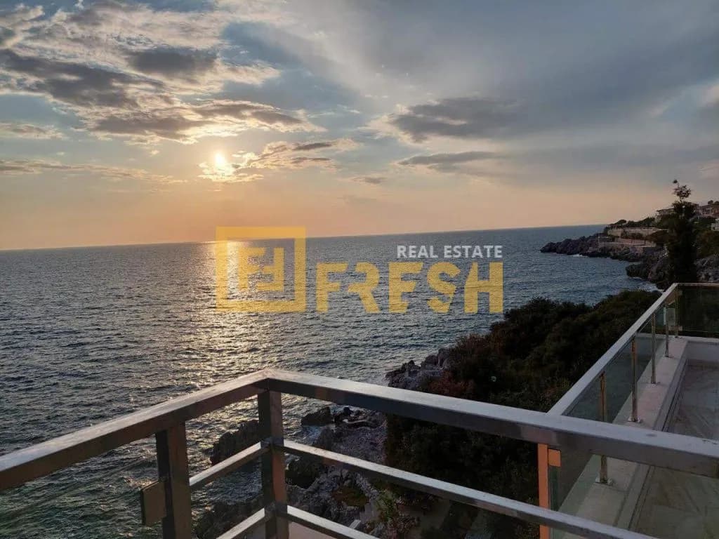 Kuća, 293m2 na placu 144m2, Utjeha, Prodaja