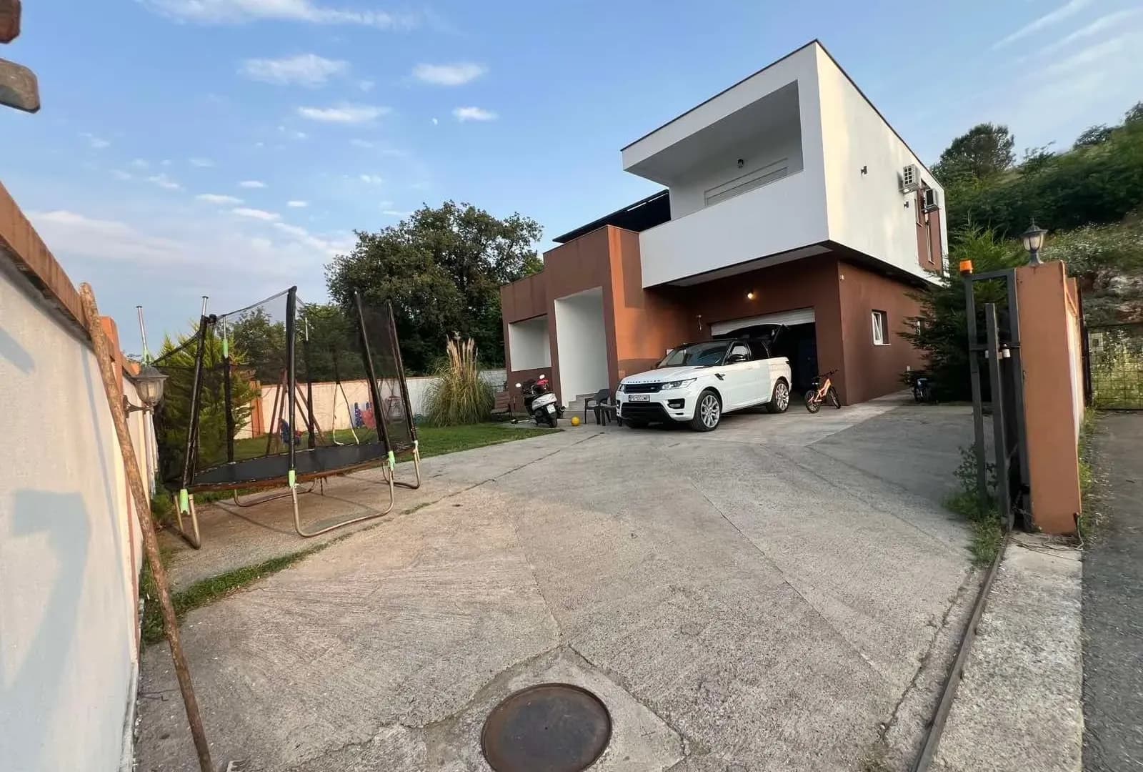 Family House for Sale, (260 m² total area, 640 m² plot) – Gornja Gorica, Podgorica