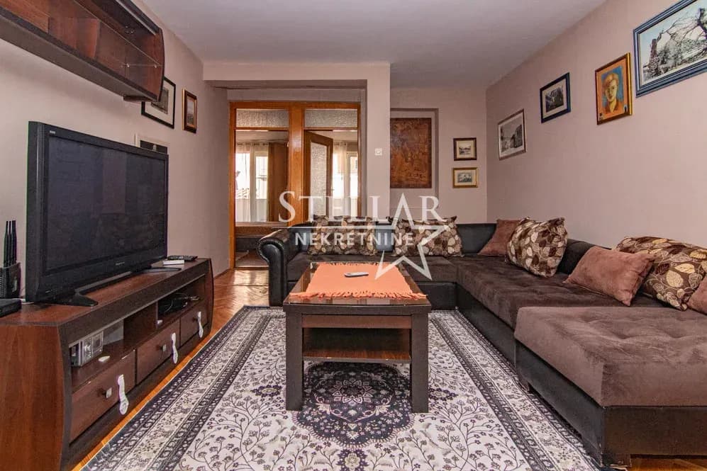 Trosoban stan 90m2, Centar