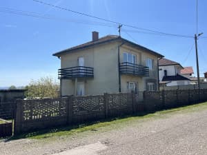 Iznajmljujem izdajem kucu i garazu - Mionica Gradacac