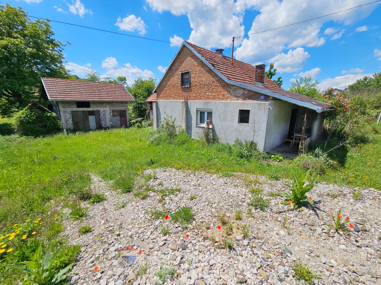 Kuća 76m2 na placu 471m2 + projekat za novu kuću, Šargovac