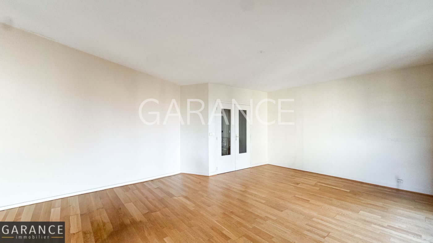 Appartement 5 pièces 4 chambres avec balcon - MONTSOURIS -