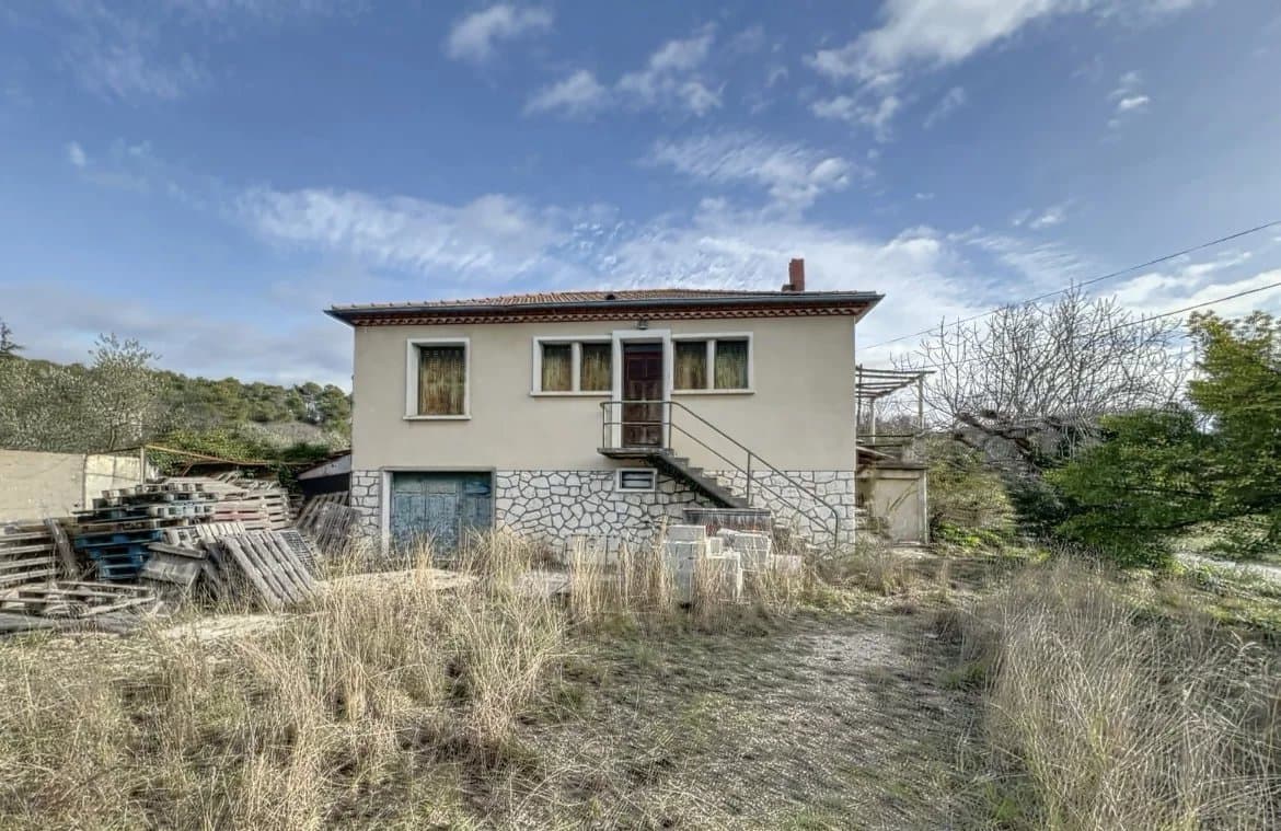 Nîmes, quartier Courbessac, 136m² répartis en deux plateaux de 68m² sur 1600m² de terrain