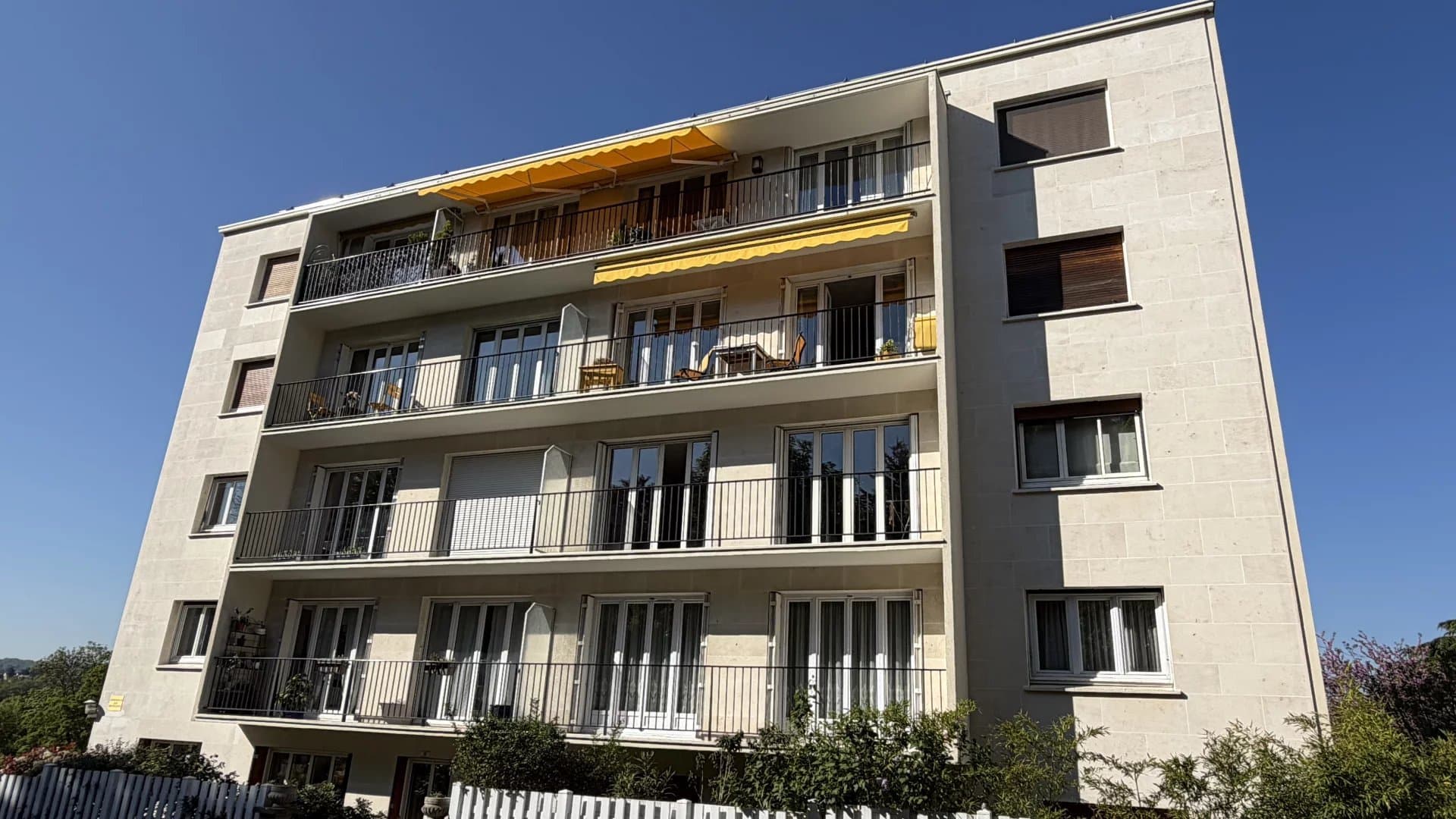 Appartement de 3 chambres avec balcon