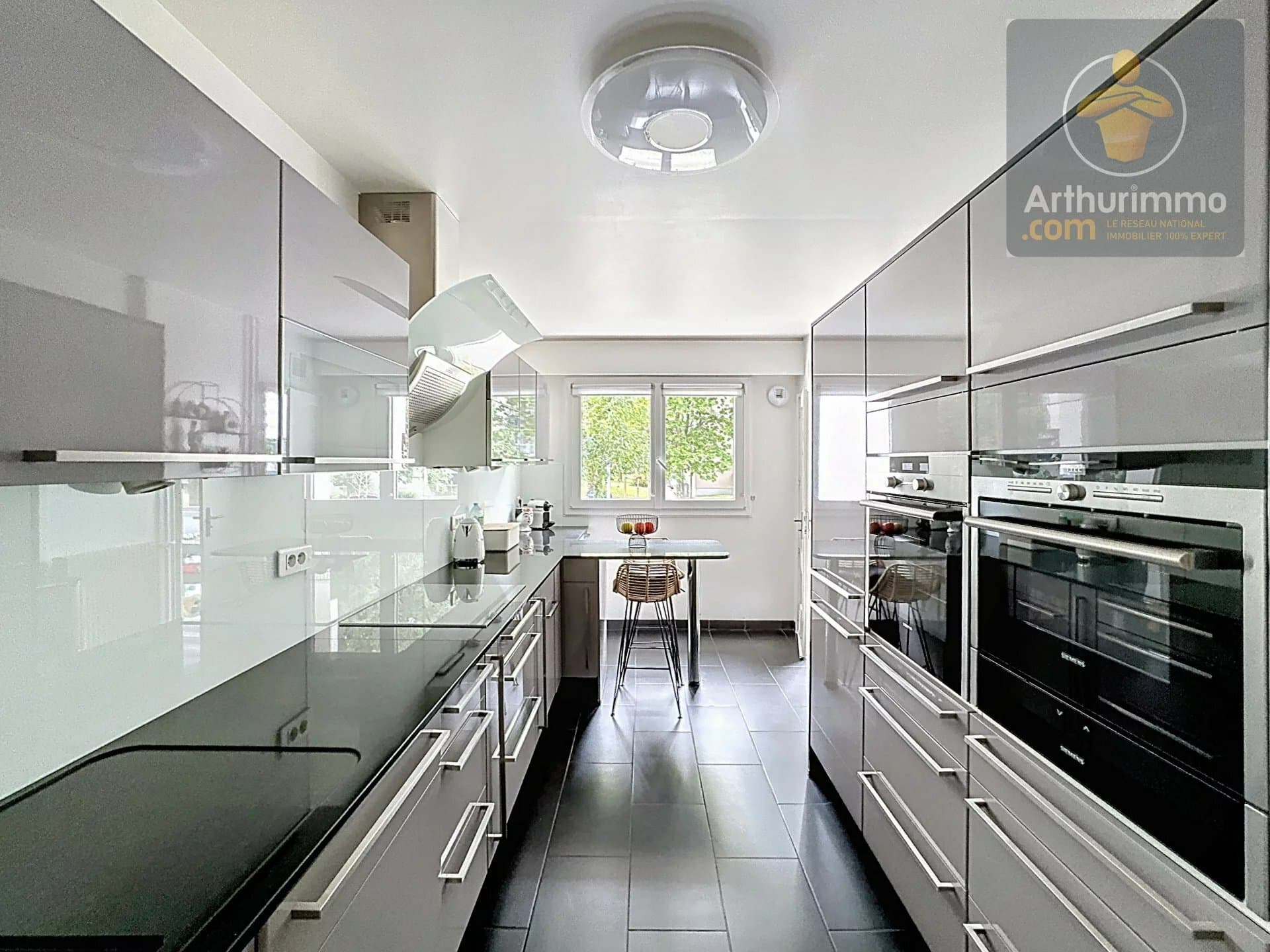 Appartement T3 grand et lumineux avec loggia et cellier