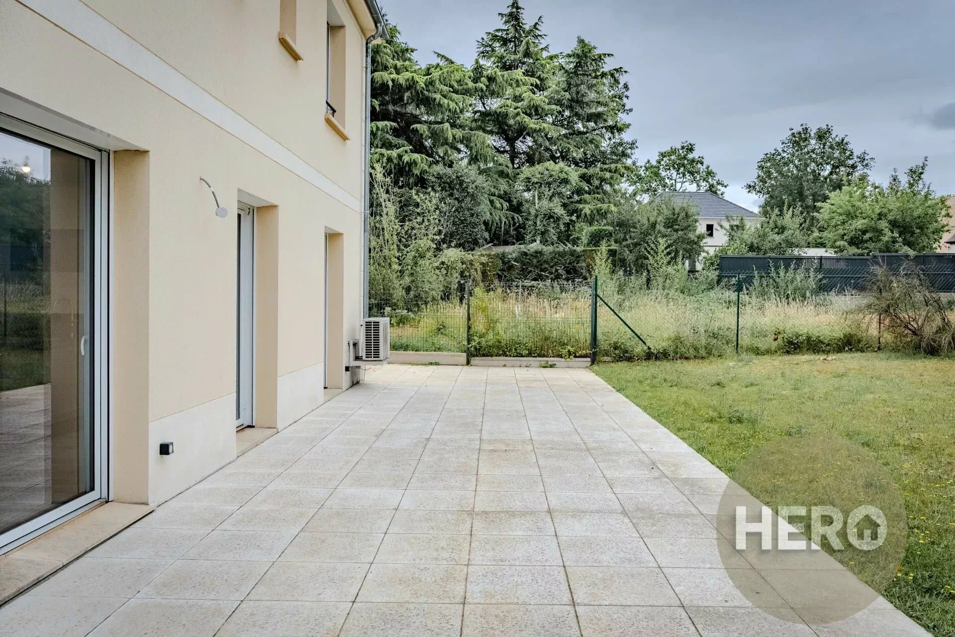 Maurepas - Maison contemporaine avec sous-sol avec vue dégagée