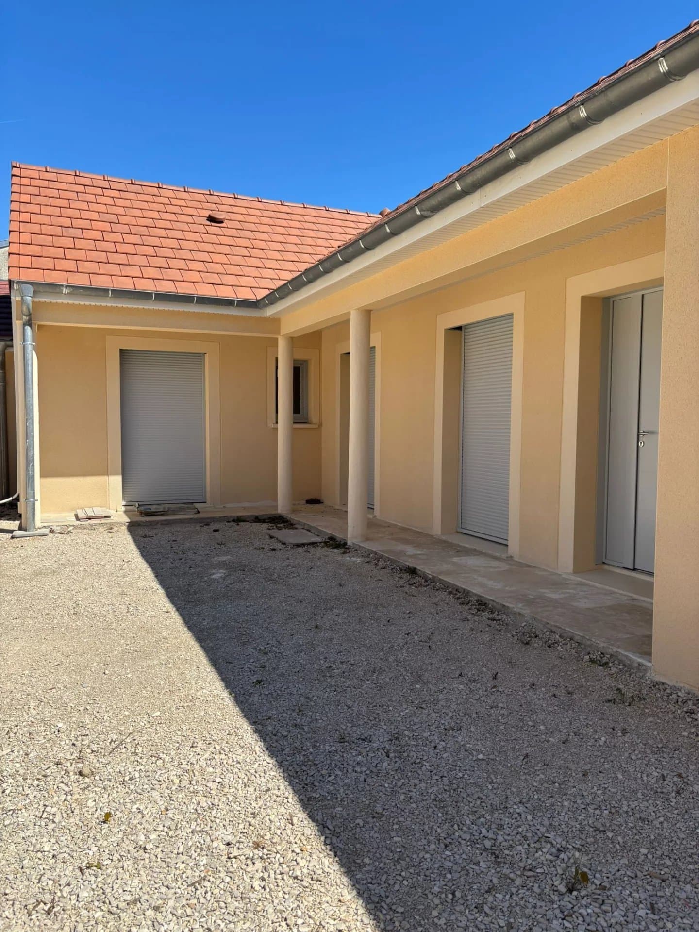Maison neuve 2024 avec dépendance – 200 m² habitables – Terrain 800 m² – Triple garage – Fort potentiel