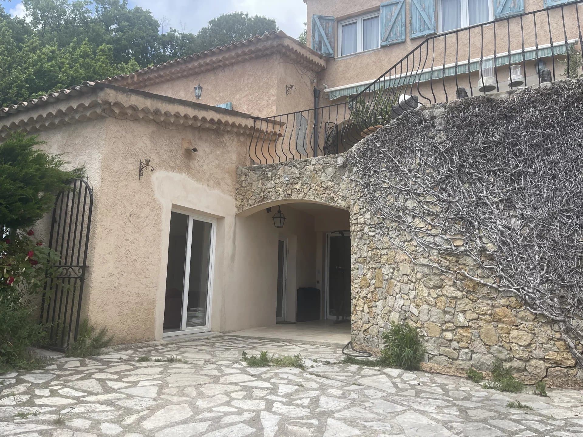 À Vendre – Maison de caractère de 232 m² avec piscine et vue panoramique