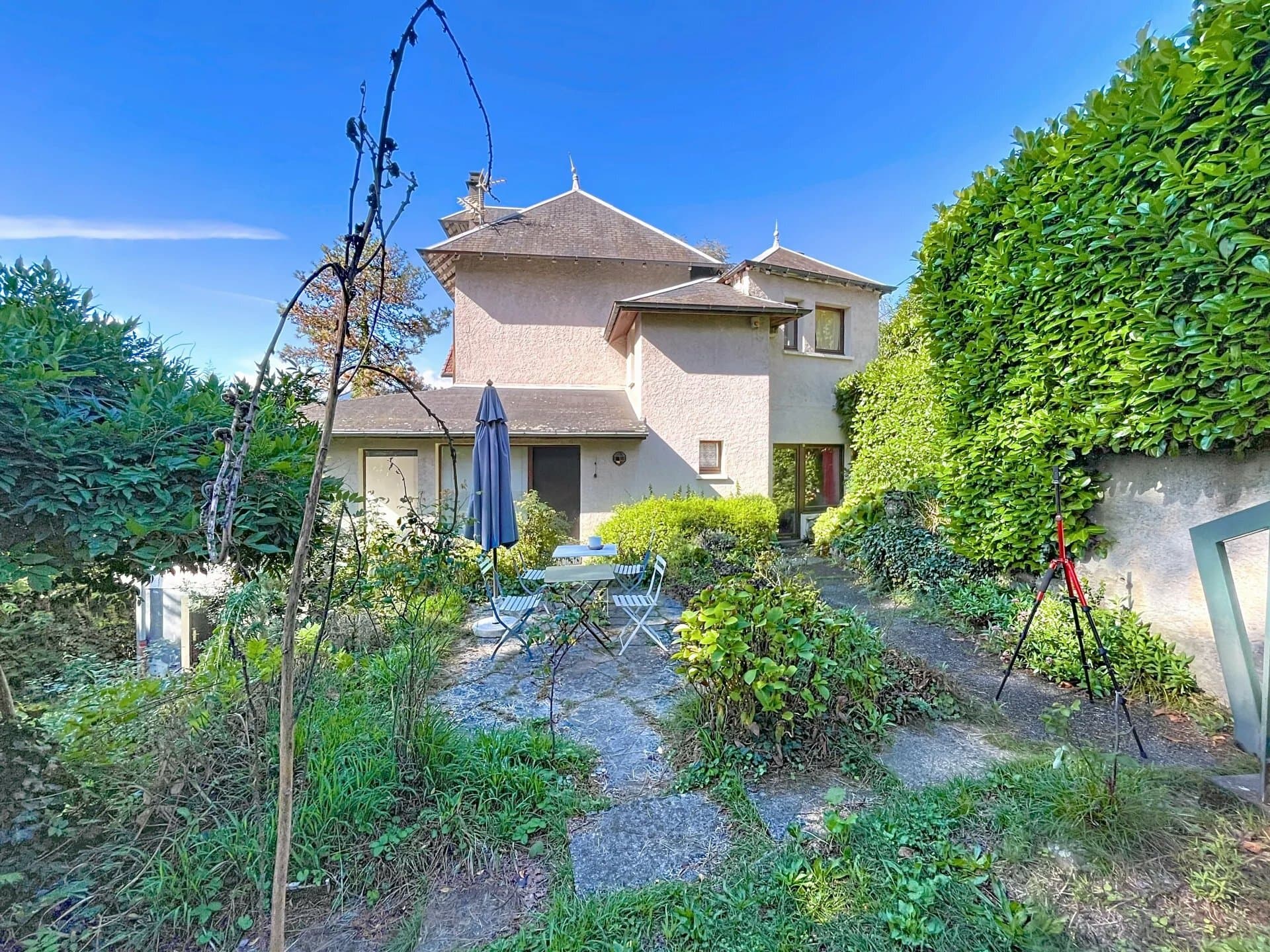 CHAMBERY LES MONTS MAGNIFIQUE SECTEUR TRES PRIVILEGIE