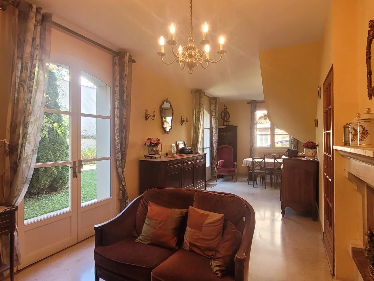 Immeuble de 3 logements, dépendances et jardin à Cahors.