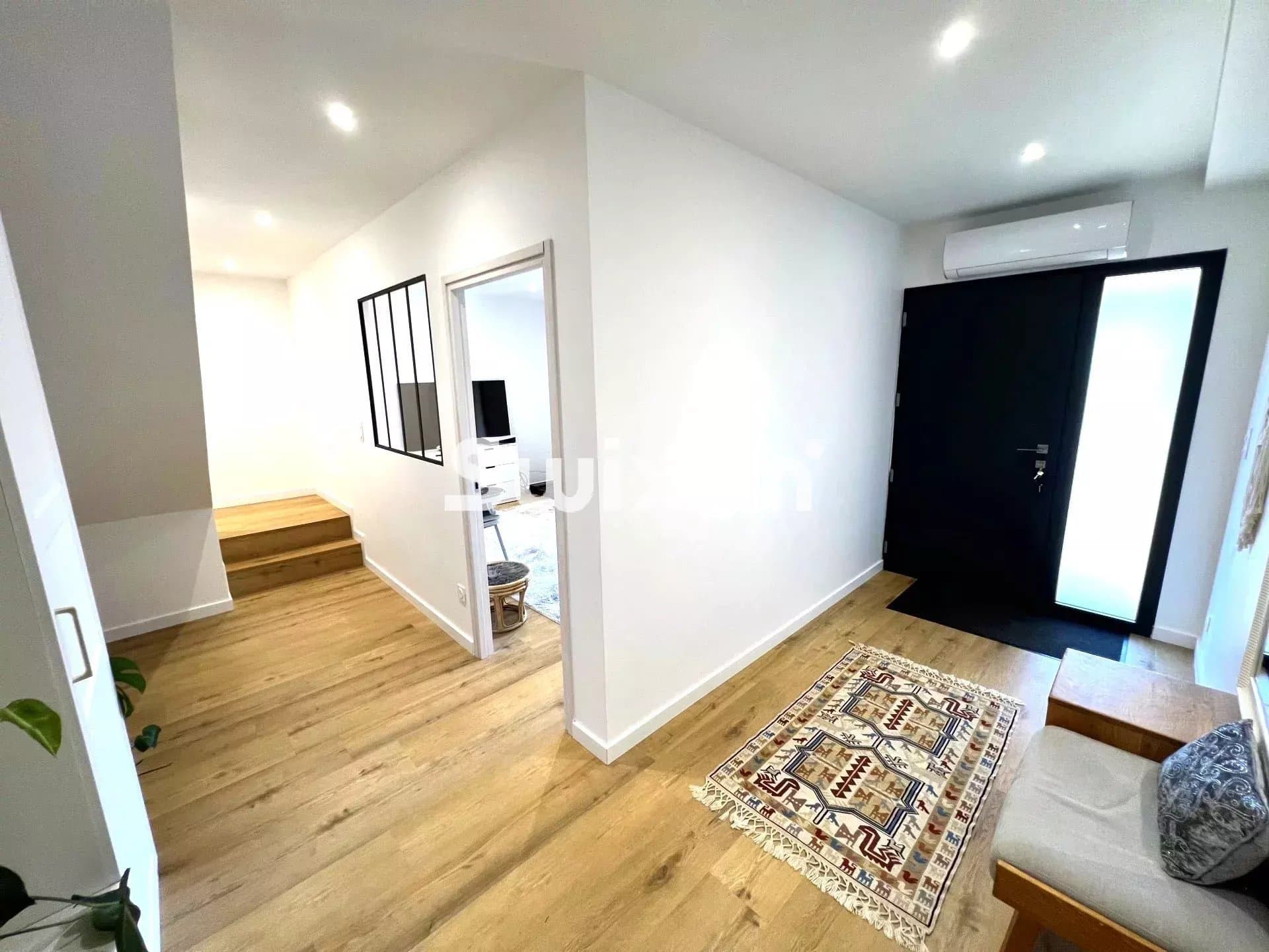 Maison moderne de caractère proche Lons