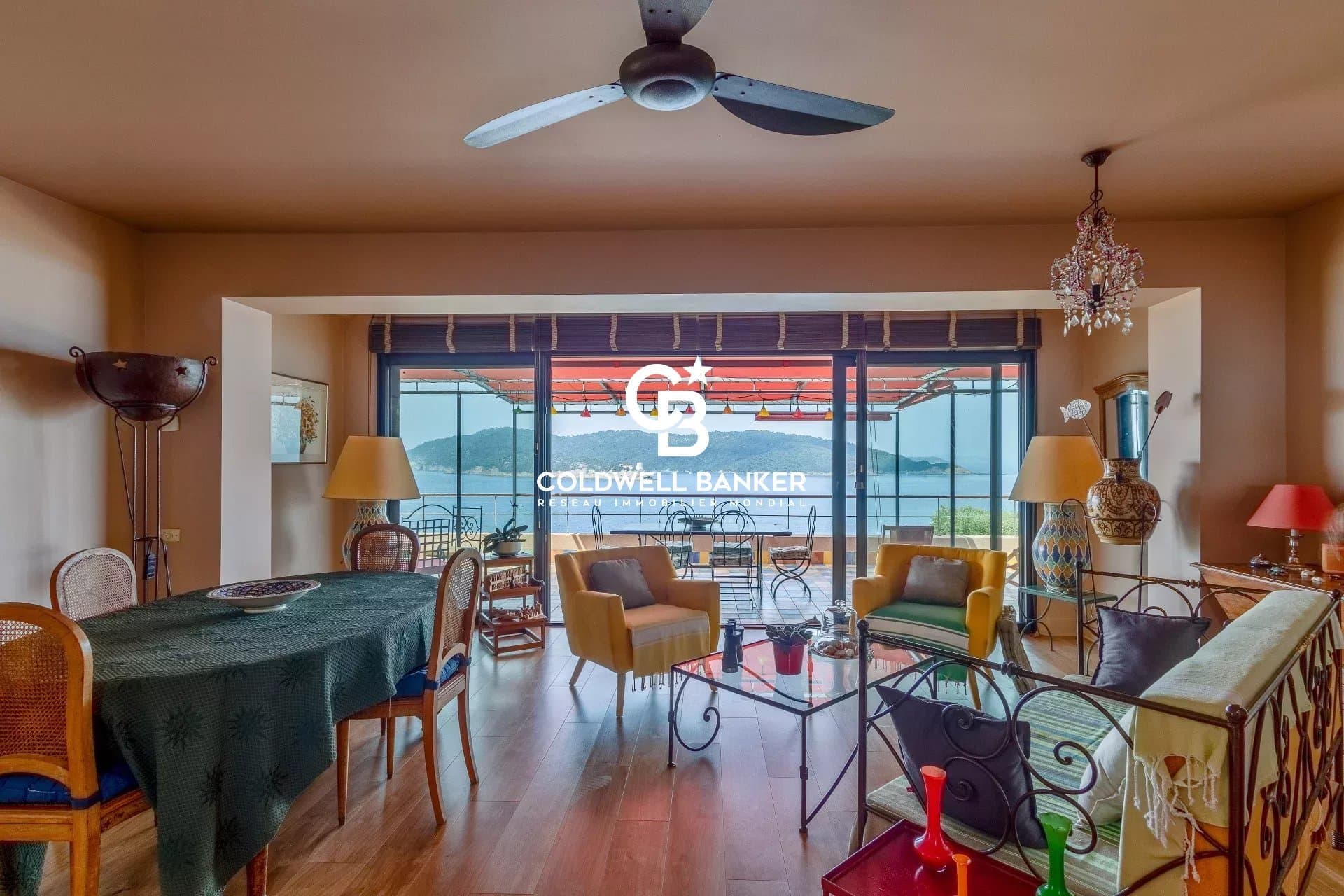 Une villa confidentielle sur un site d’exception, pour vivre une Méditerranée rare, préservée et authentique.