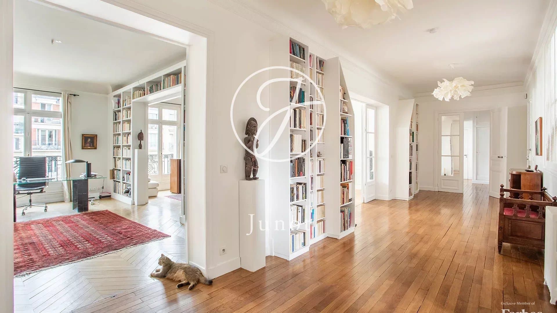 Lisière Levallois-Perret / Paris 17e - SAINTE- ODILE - Appartement à vendre - 7 pièces - 247,72m² Carrez - 4/5 chambres - 2 balcons 8,30/3,33m² - Vue dégagée.