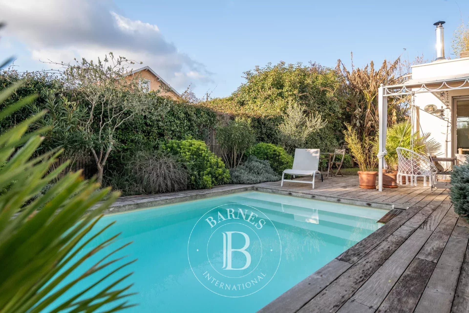 TASSIN-LA-DEMI-LUNE - BOURG - Maison de 190m² environ - 8 chambres - Jardin avec Piscine