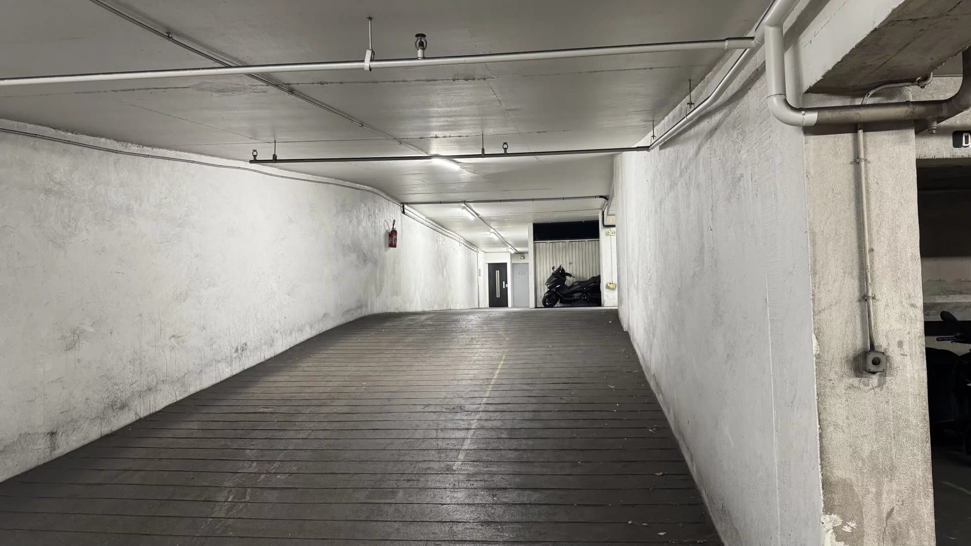 PARIS 9 - Parking à vendre