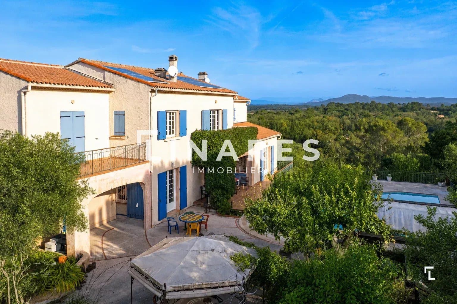LA VILLA DES POSSIBLES - Maison T7 de 369m2 - Terrain 3275m2 - Piscine - 83170 Tourves
