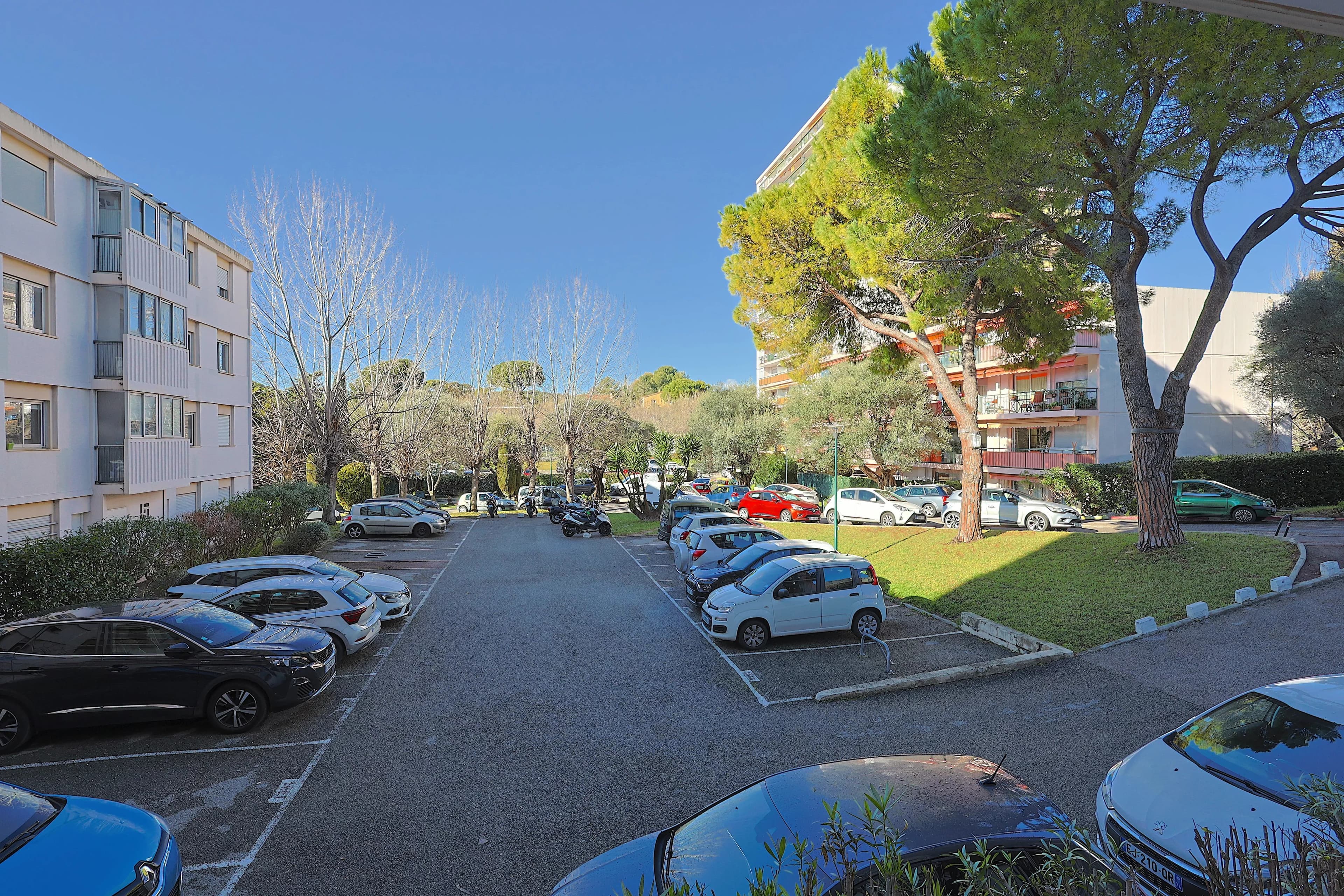À vendre – 2 pièces avec stationnement & cave – Antibes, Les Terrasses d’Antibes / Secteur Fontmerle
