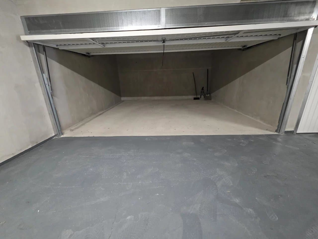 BAS GAIRAUT – DOUBLE GARAGE EN RÉSIDENCE DE STANDING