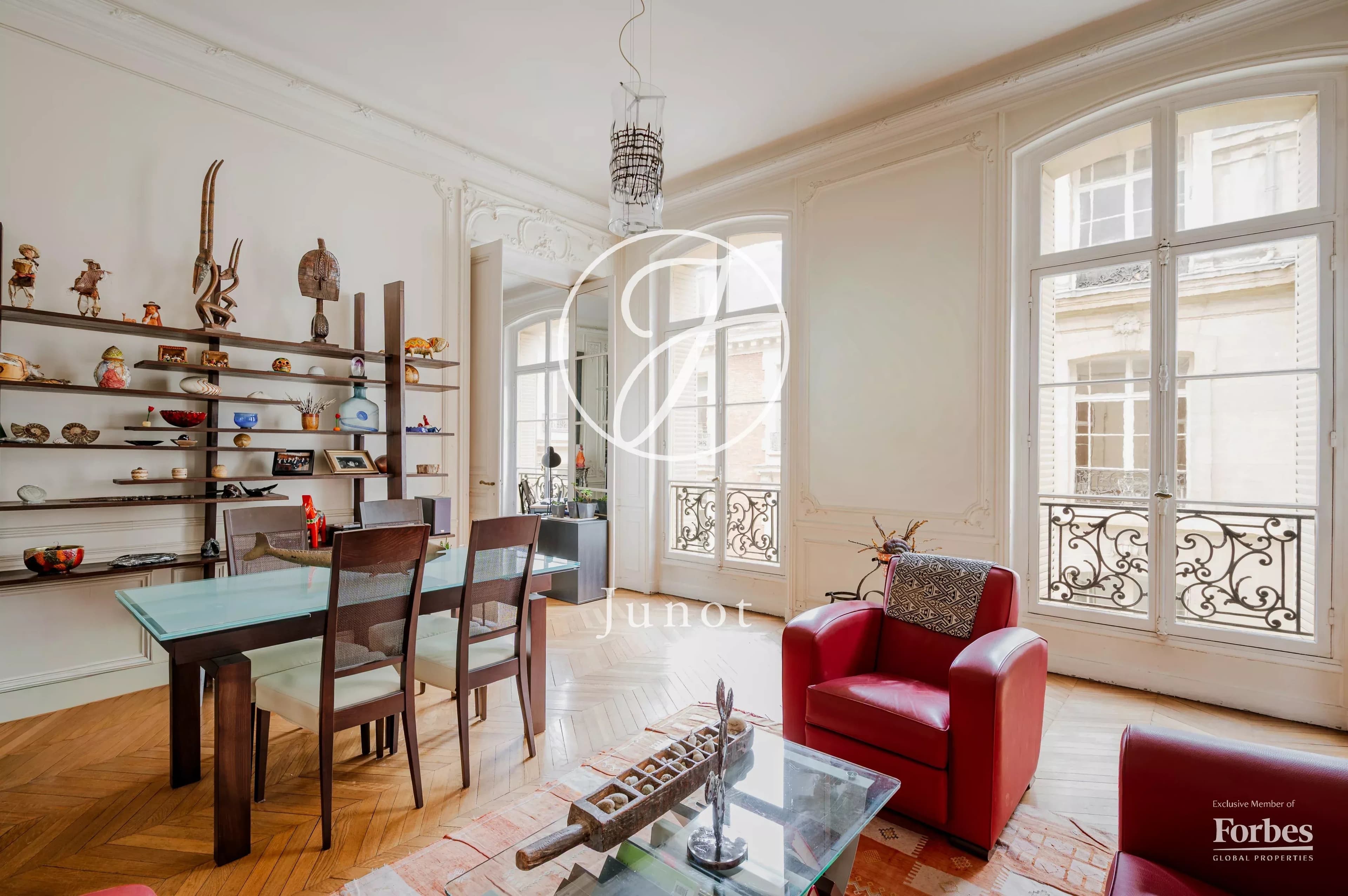 Paris 8ème - SAINT-AUGUSTIN - Appartement à vendre - 6 pièces - 173,85m² Carrez et 176,73m² au sol - 4 chambres.