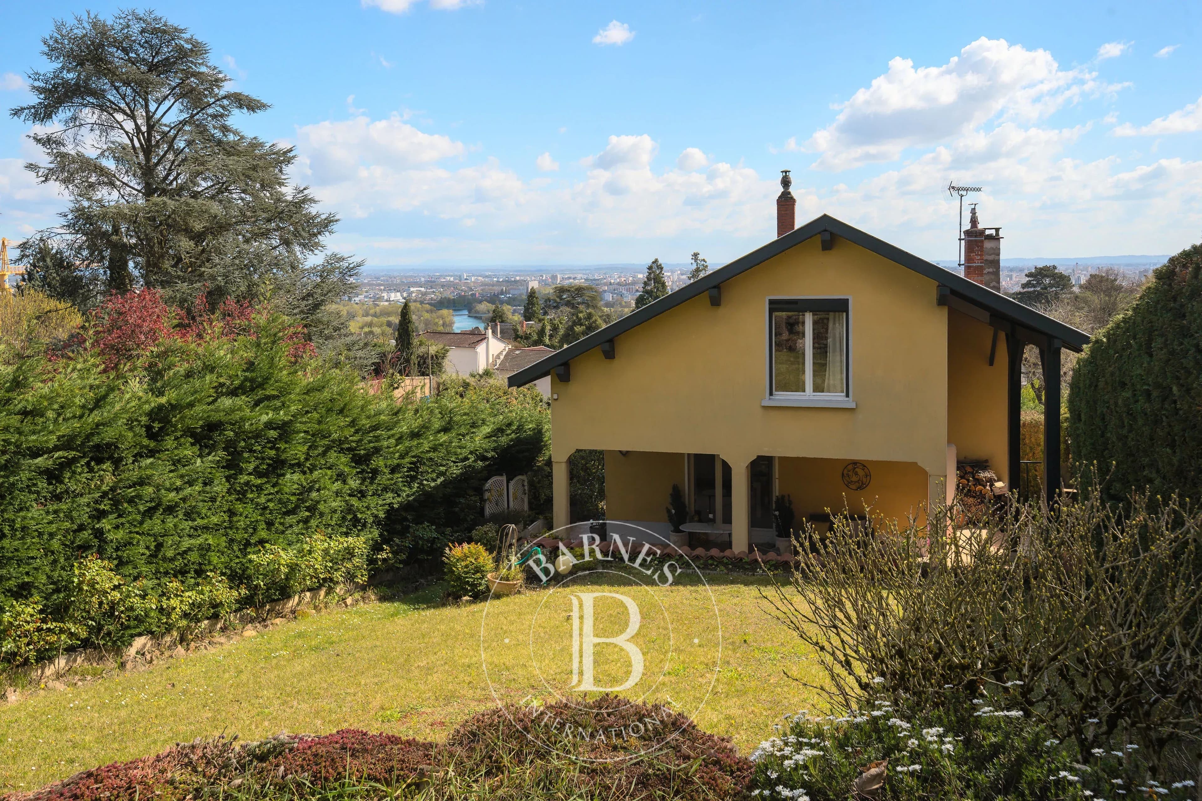 Caluire-et-Cuire – Crépieux - Maison familiale - Terrain de 958 m² - 3 Chambres (4 chambres possible)