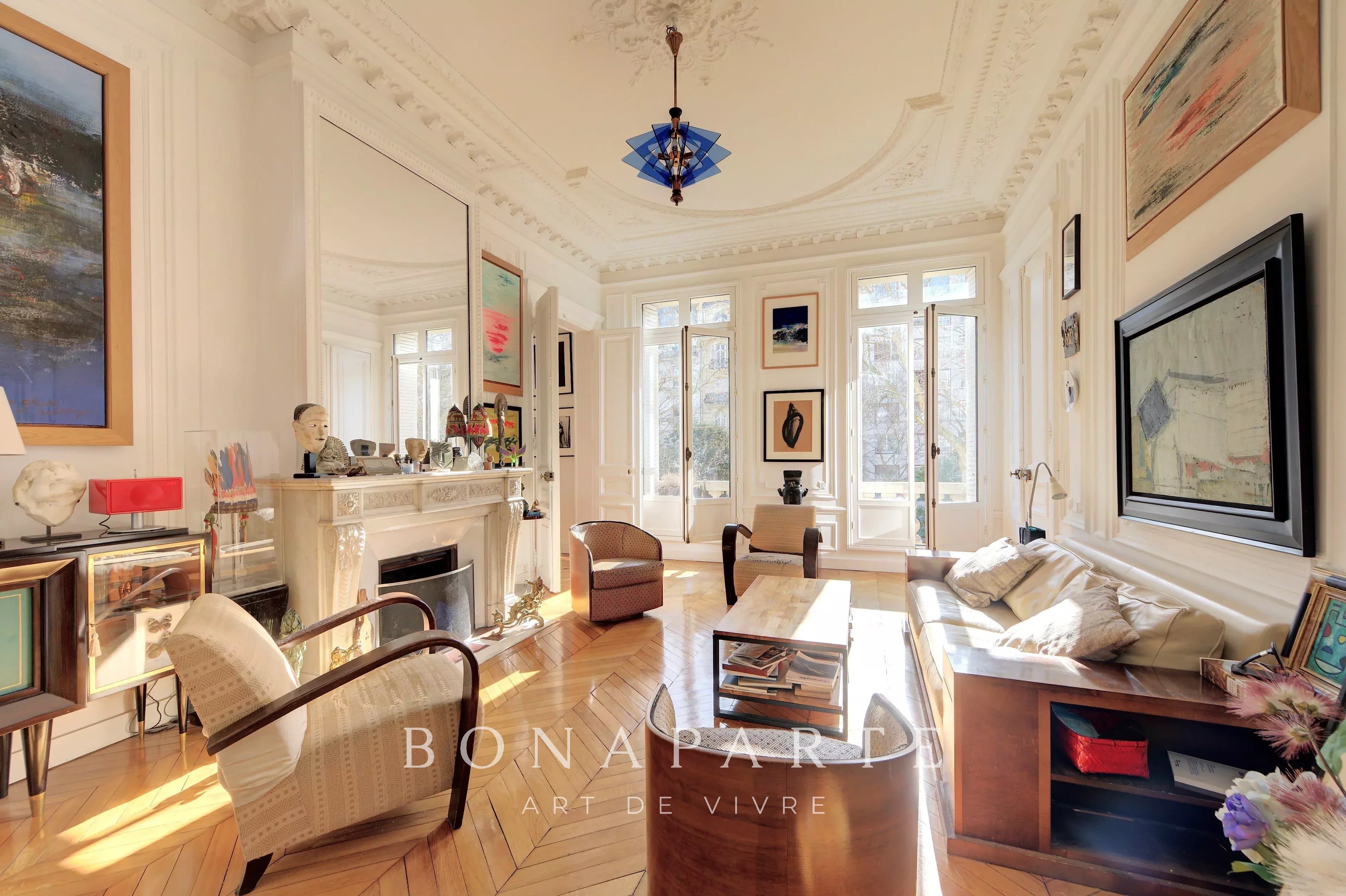 PARIS 9 – APPARTEMENT / 2-3 CHAMBRES