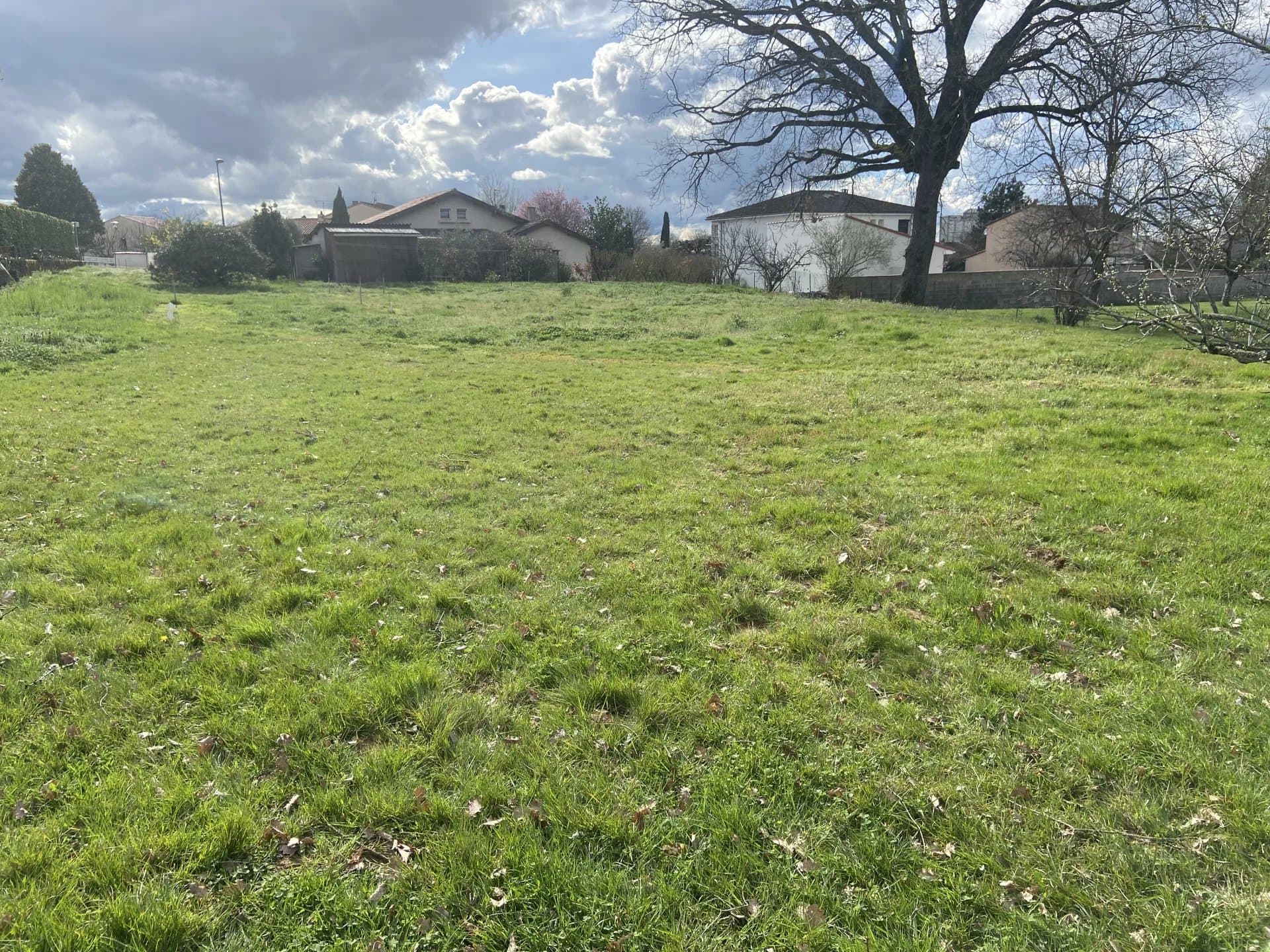Terrain constructible, Albi, 832 m²
