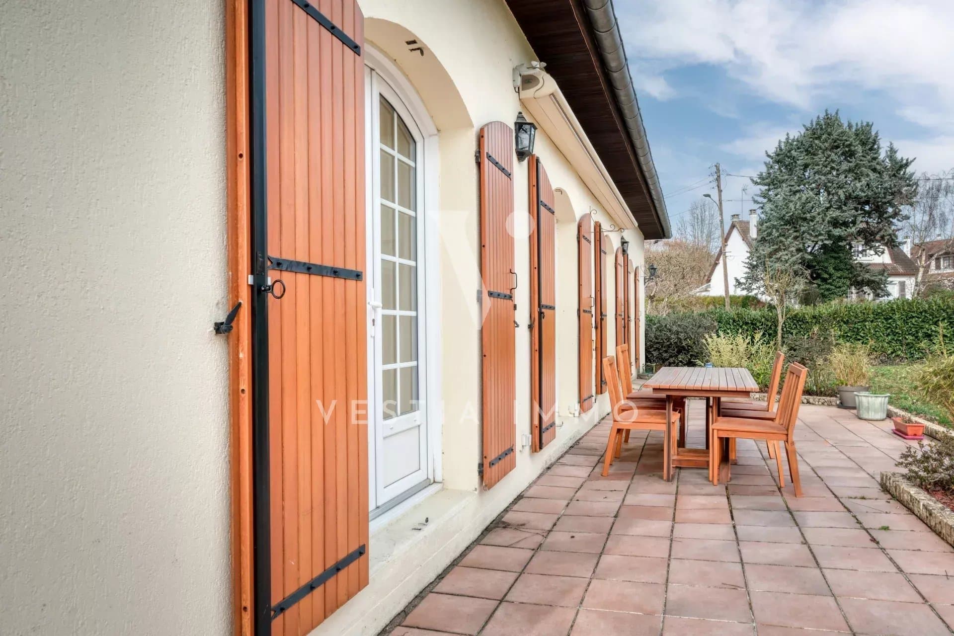 DOURDAN. Élégante maison familiale 5/6 Ch à 45 min de Paris