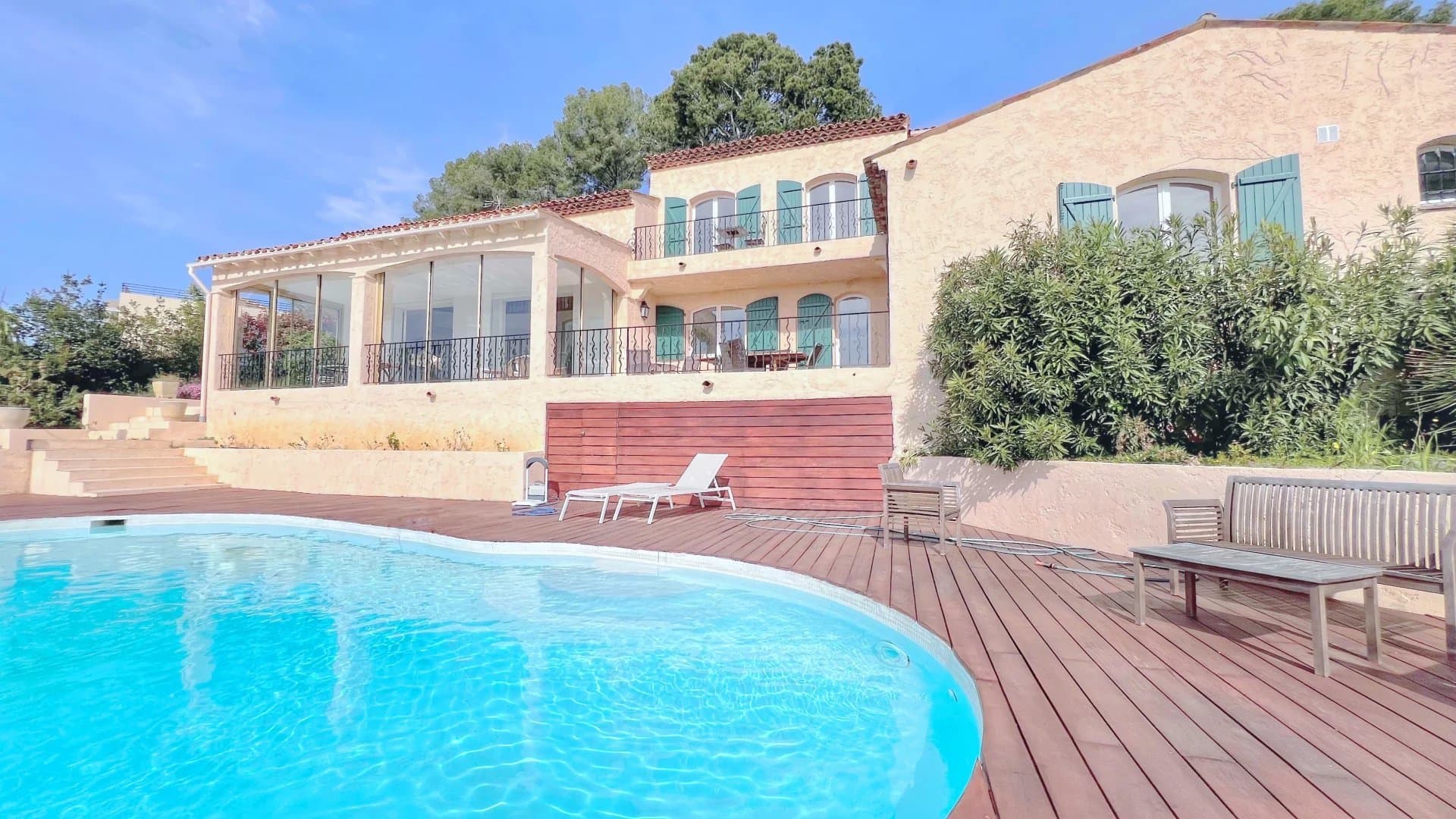 Villa vue mer panoramique avec une piscine