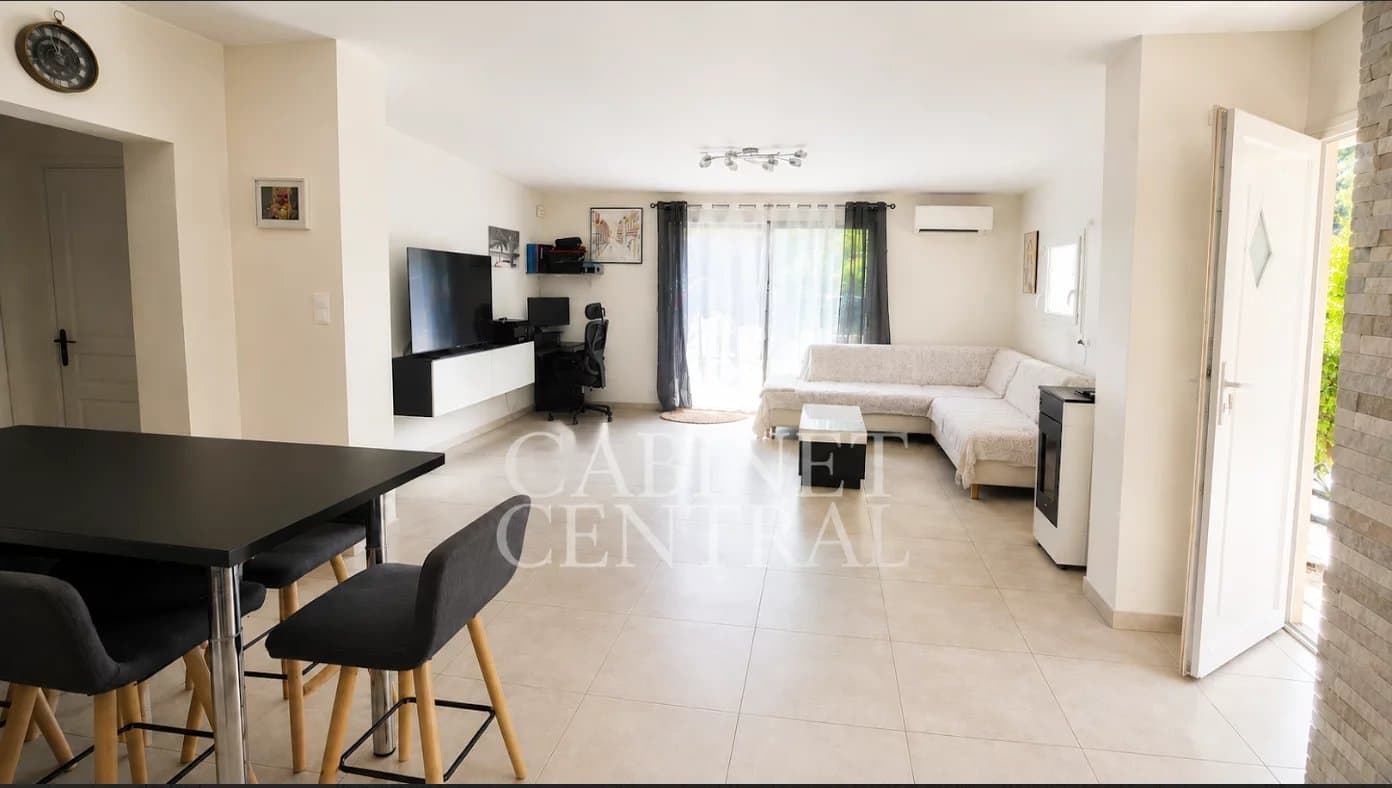 VENCE proche centre ville - MAISON 5P + Terrain 700M²+ 4 stationnements
