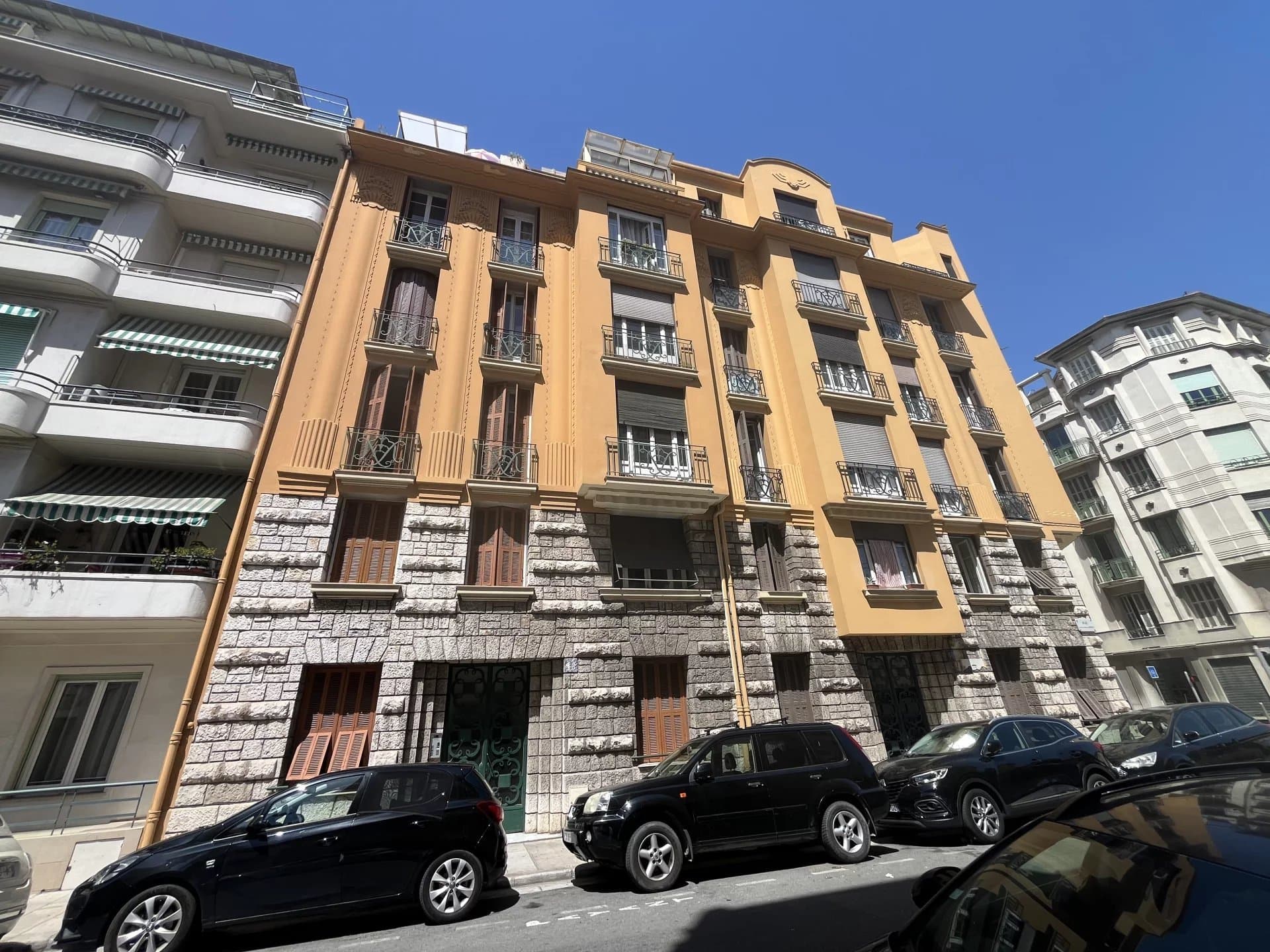 LIBERATION - Xavier de Maistre - Local bureau - entresol 24m² - 55.000 €