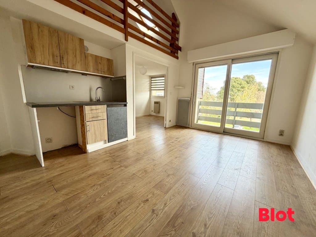 A VENDRE BLOT IMMOBILIER - LORIENT ST BRIEUC - T2 BIS - SEJOUR - 2 CHAMBRES - BALCON - PARKING