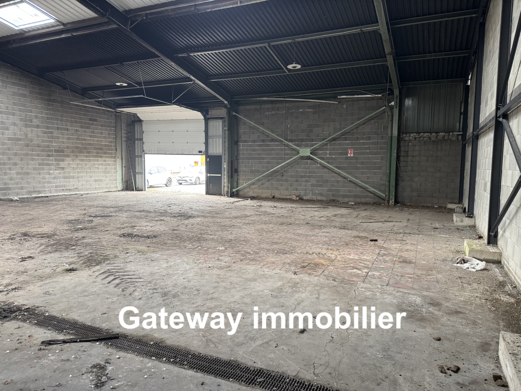 VENTE ENTREPÔT 300m2 à RIOM