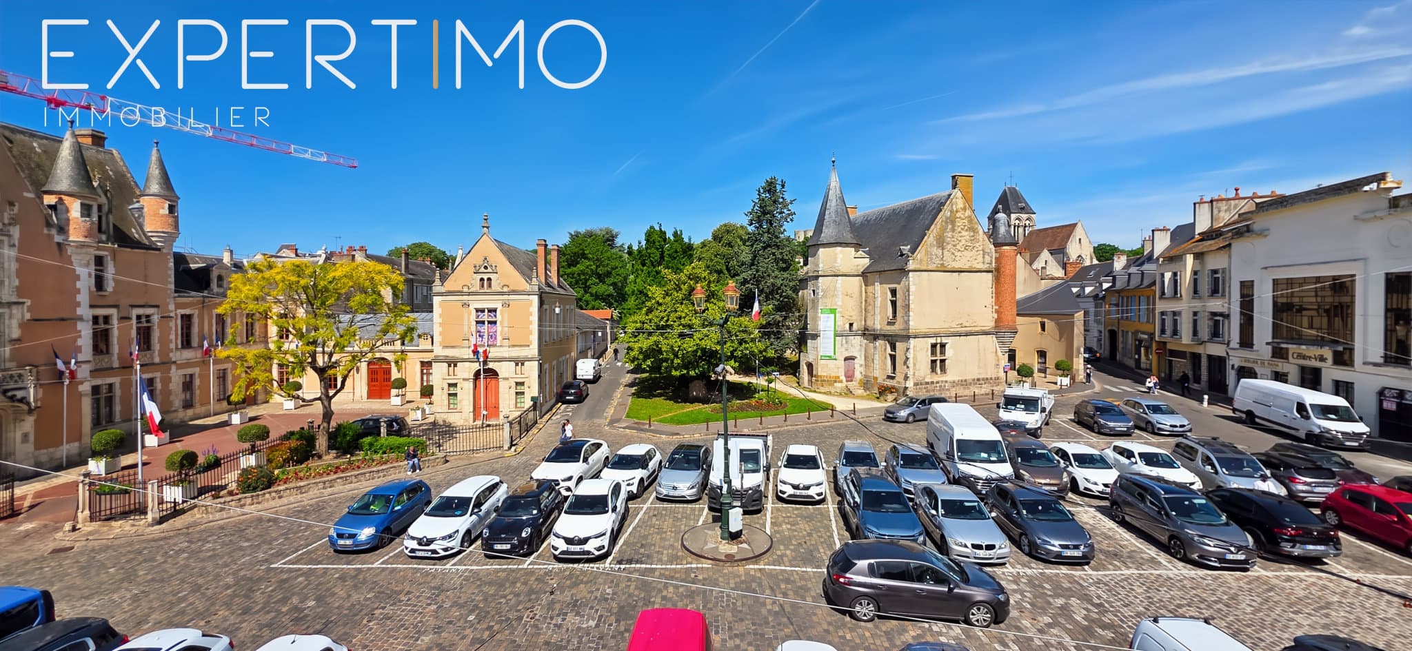 Duplex lumineux 3 pièces 75 m2 Vue sur la Place de l'Hôt