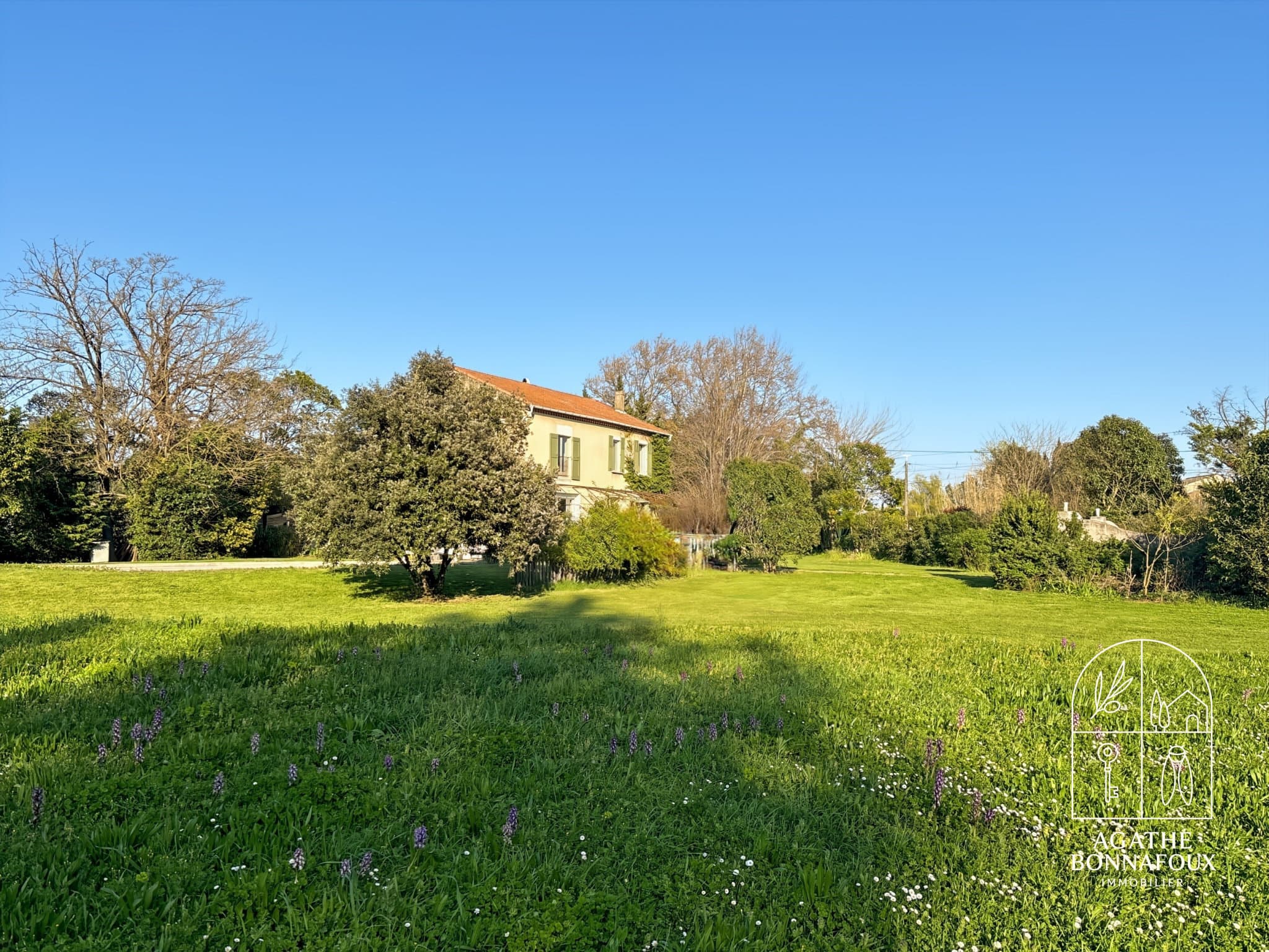 Mas provençal bourgeois 232 m2 avec piscine sur 5600 m2