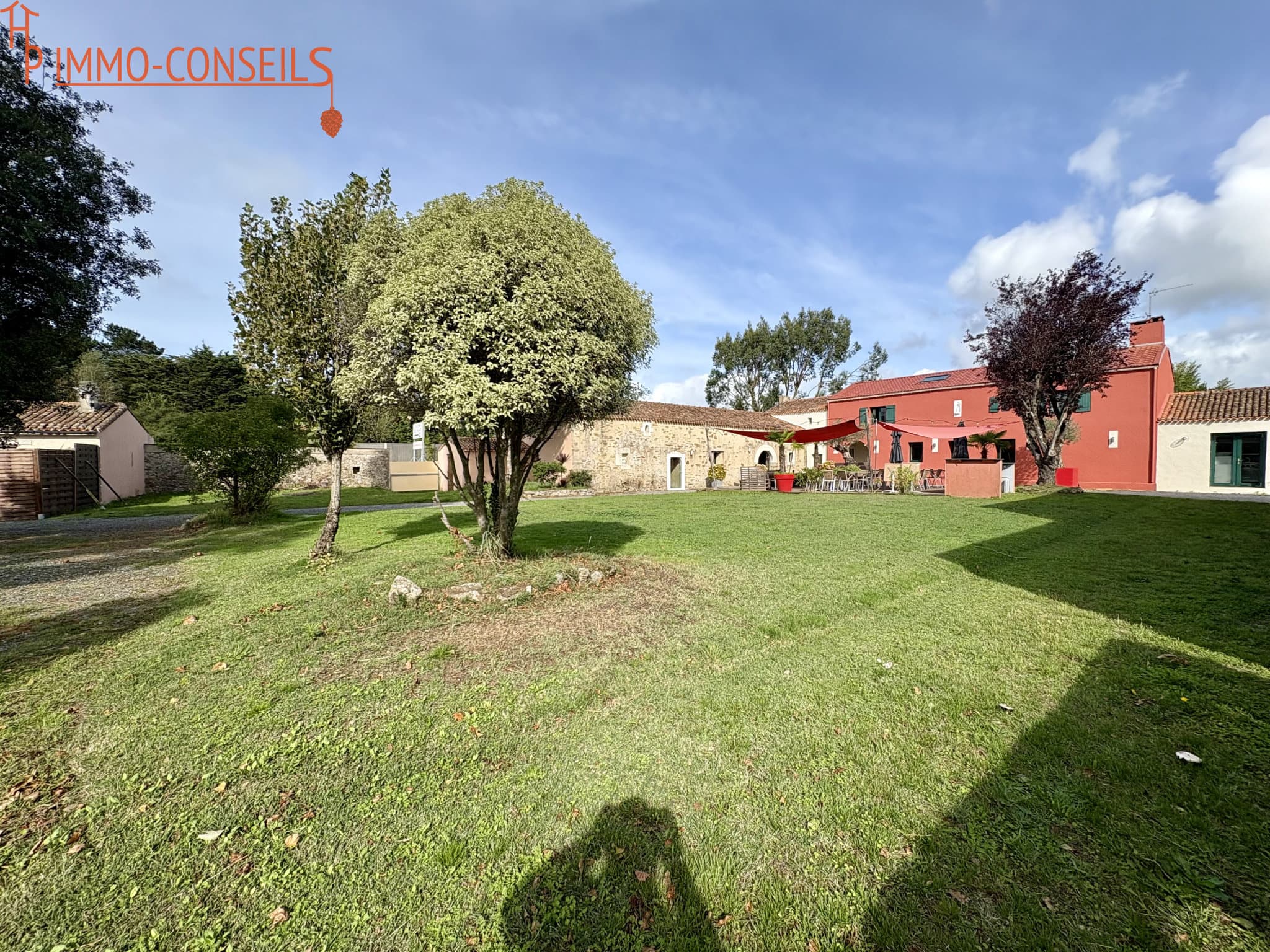 Propriété en pierre 468 m2 sur 5000 m2 de terrain - Fort pot